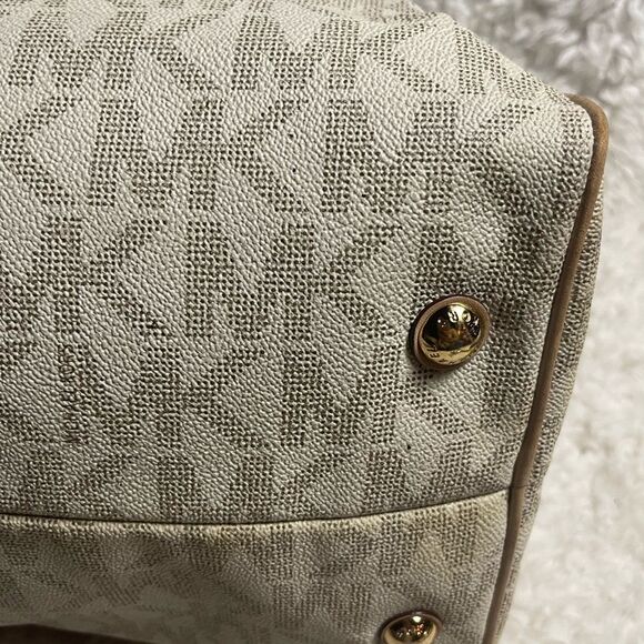 Michael Kors Grayson Satchel Monogram cream and tan straps . - Picture 10 of 15